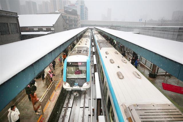 早高峰突降大雪，地鐵人這樣守護百萬乘客出行路