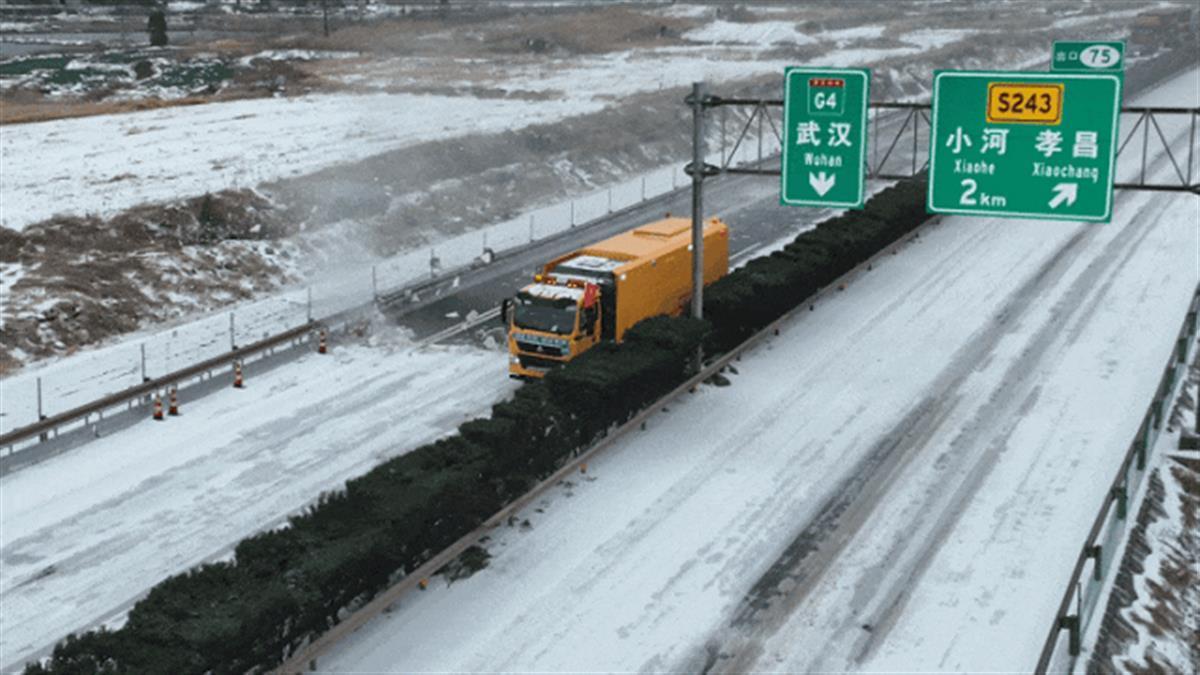 硬核除冰！京港澳高速孝昌段啟用“吹雪大王”